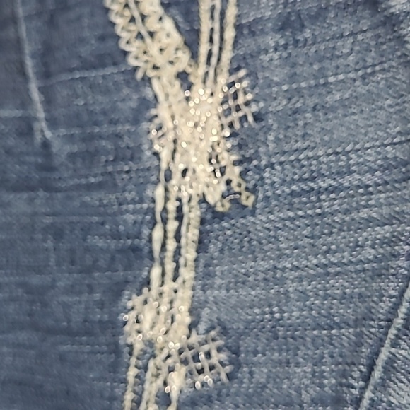 BKE PAYTON METALLIC EMBROIDERED BERMUDA DENIM SHORTS - Picture 3 of 12